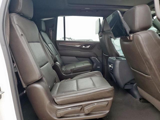 GMC Yukon Denali Image 8