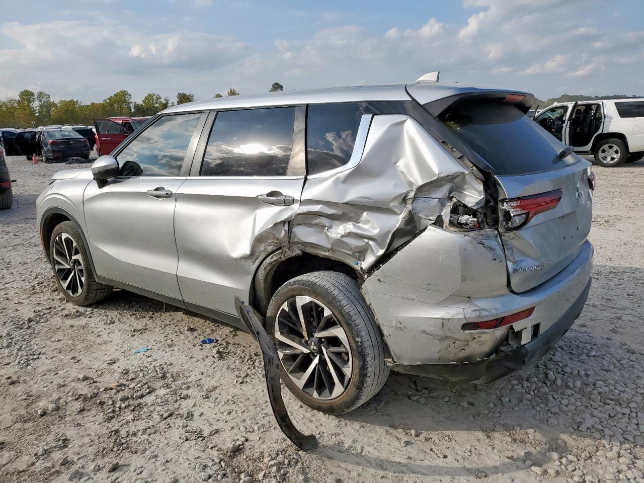 Mitsubishi Outlander Es Image 3