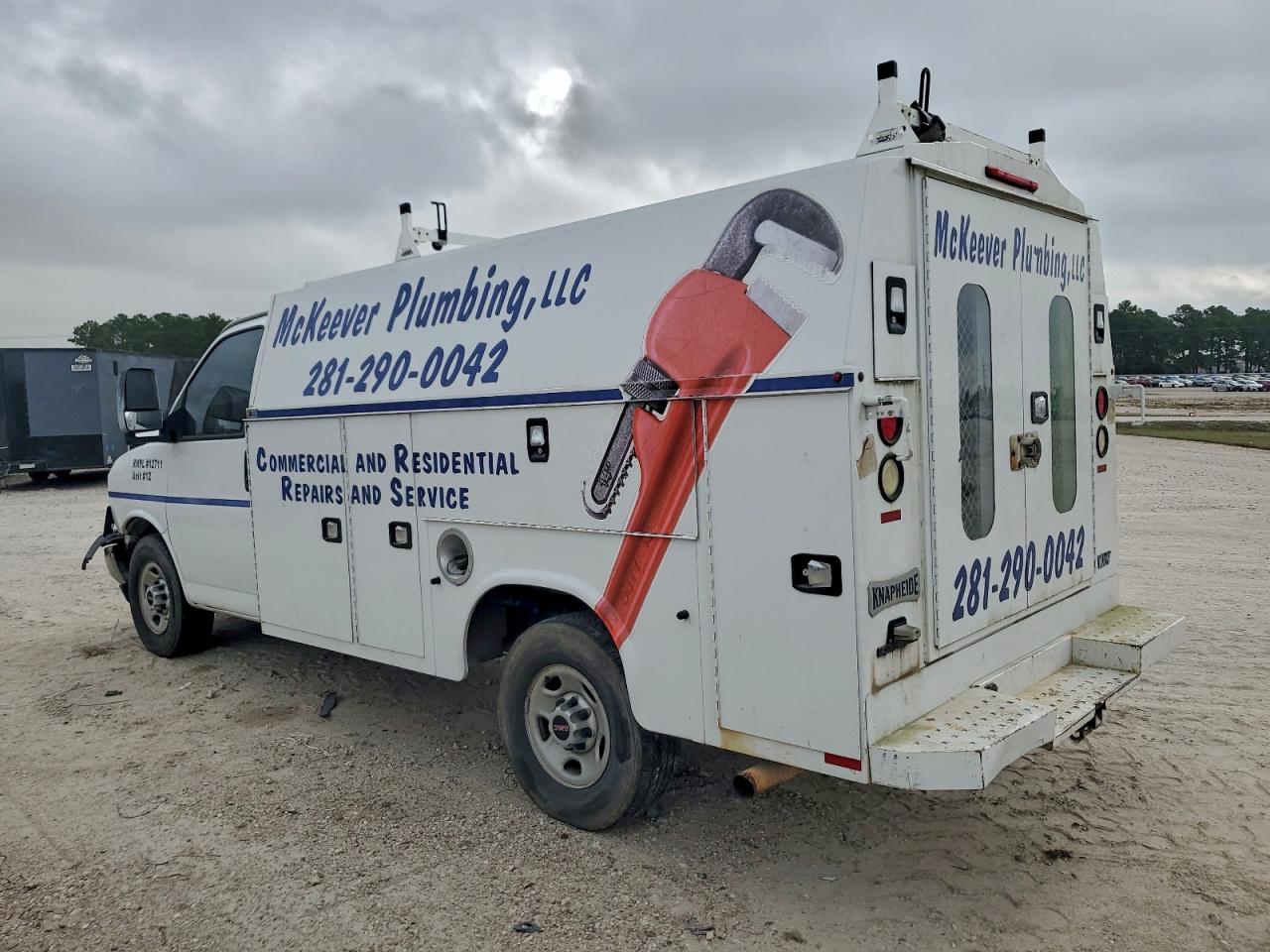 GMC Savana Cutaway G3500 Image 2