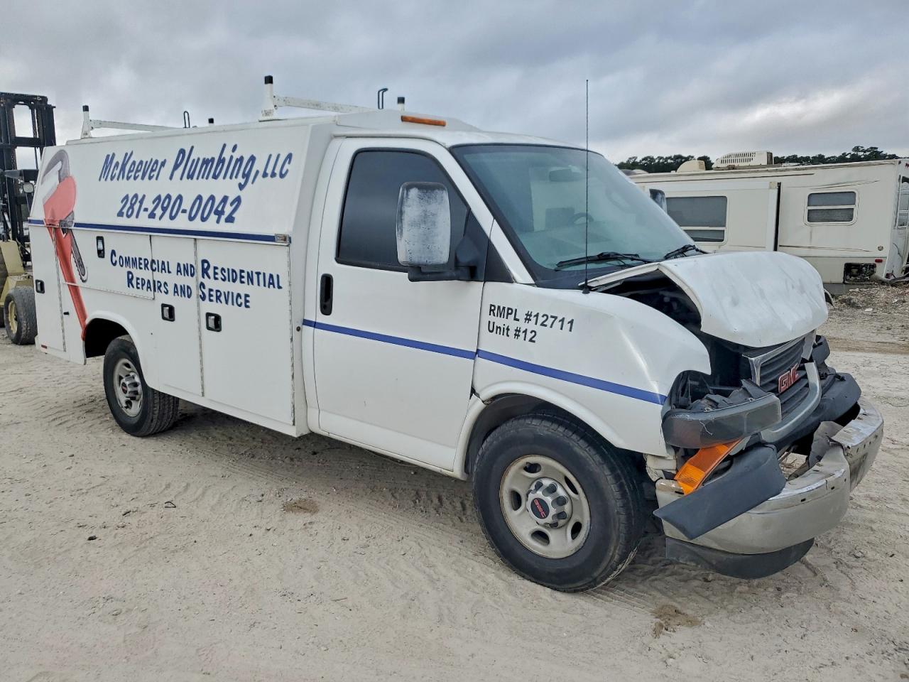 GMC Savana Cutaway G3500 Image 3