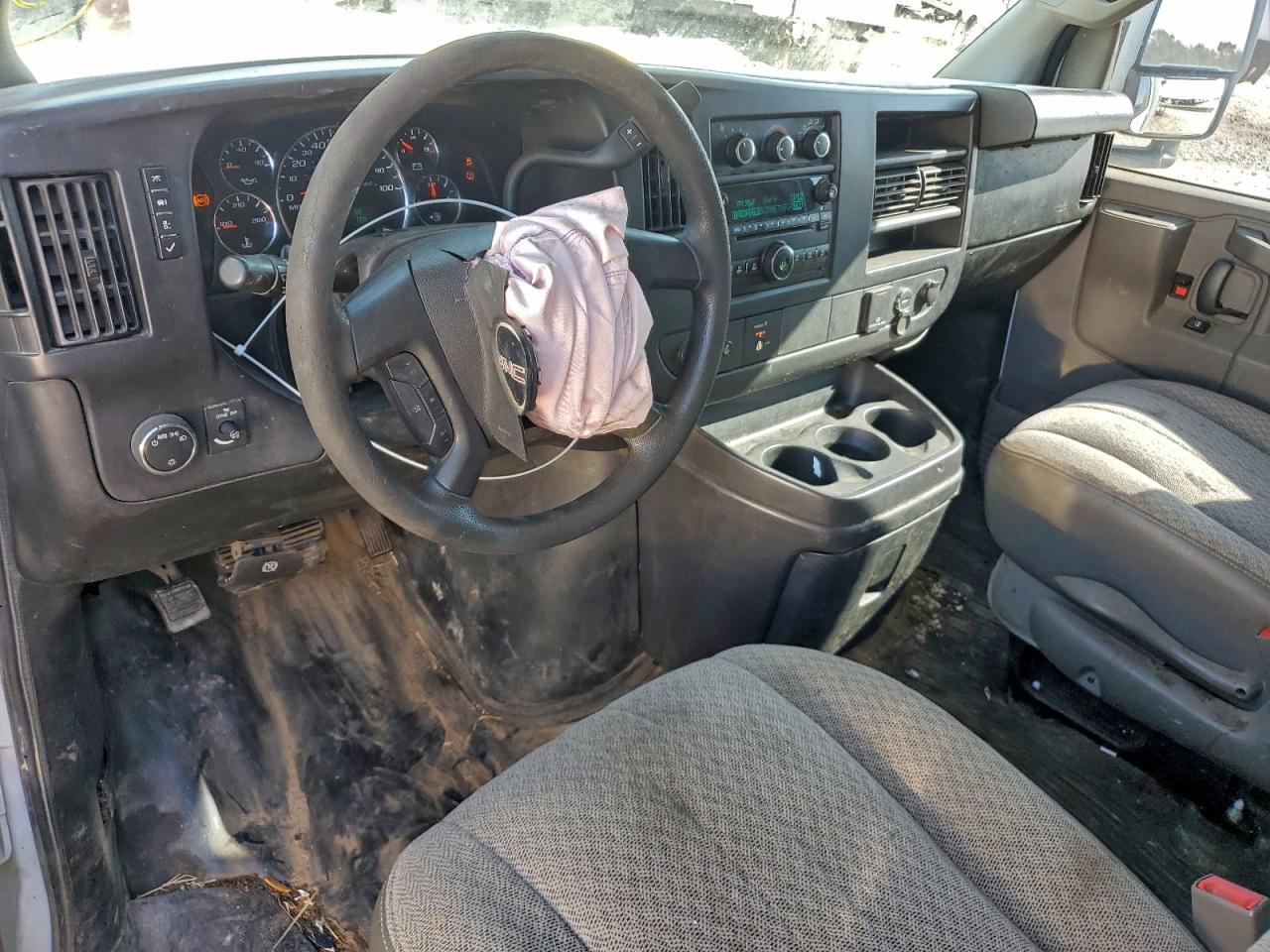 GMC Savana Cutaway G3500 Image 11