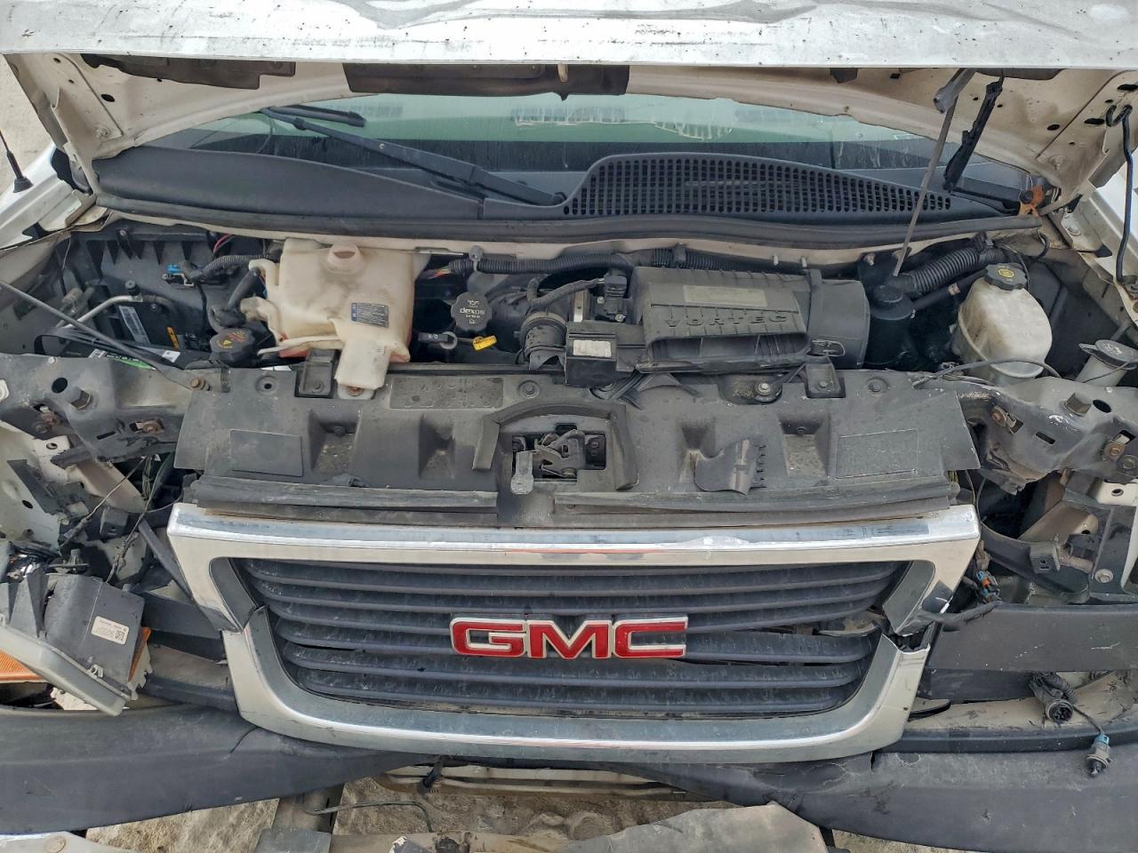 GMC Savana Cutaway G3500 Image 8