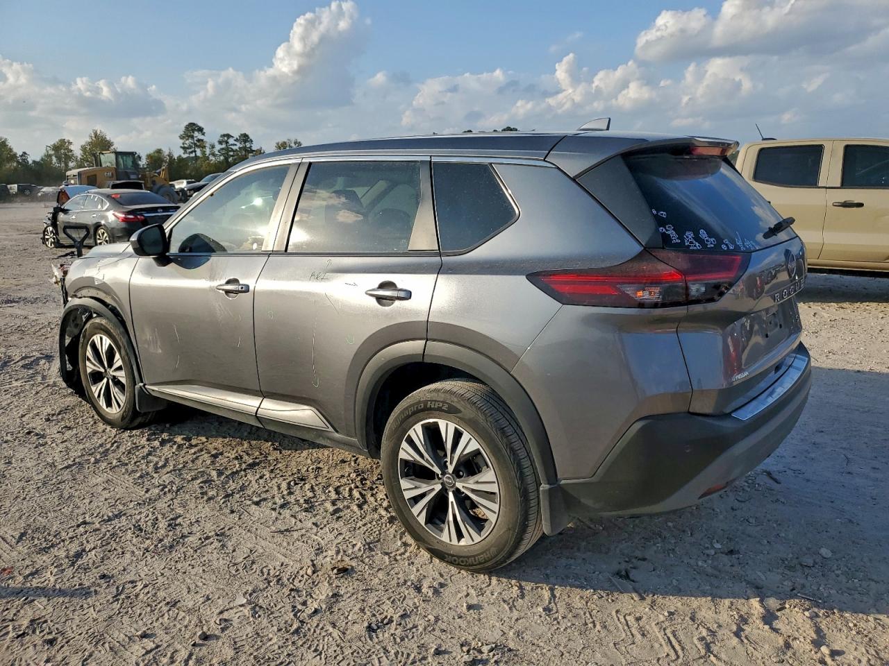 Nissan Rogue Sv Image 2
