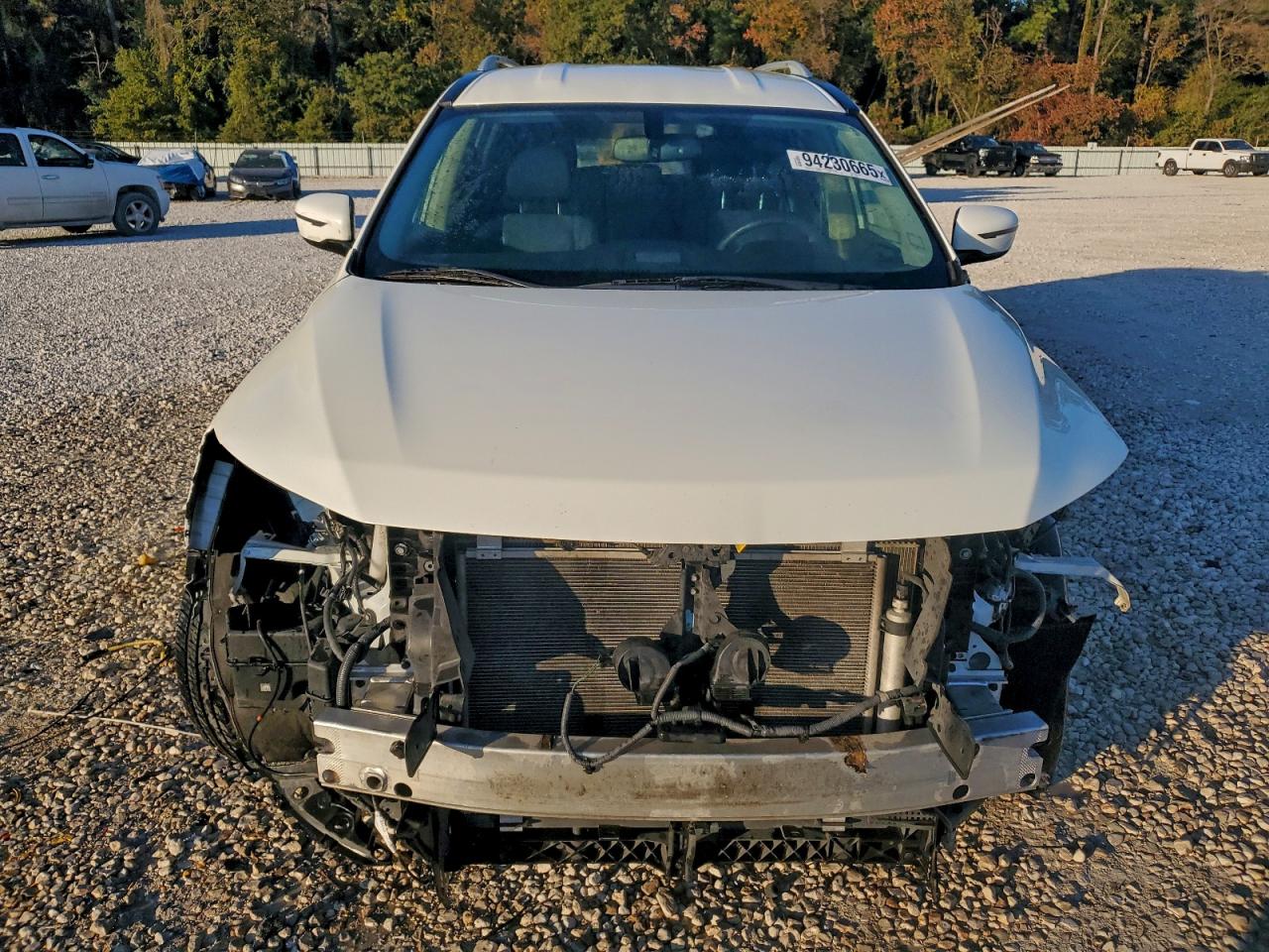 Nissan Pathfinder S Image 4