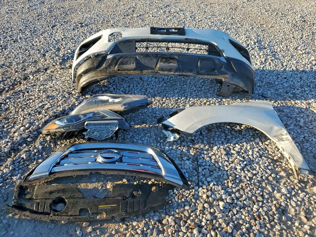 Nissan Pathfinder S Image 14