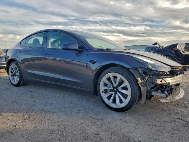 Tesla Model 3 Image 4