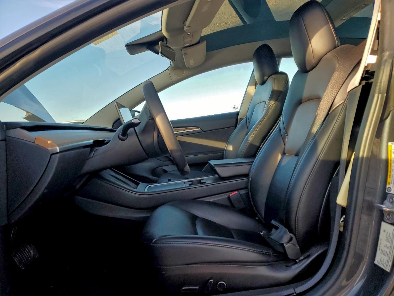 Tesla Model 3 Image 8