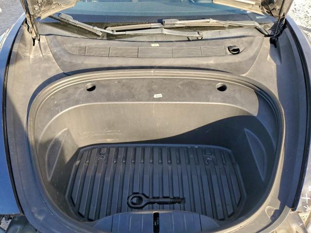 Tesla Model 3 Image 7