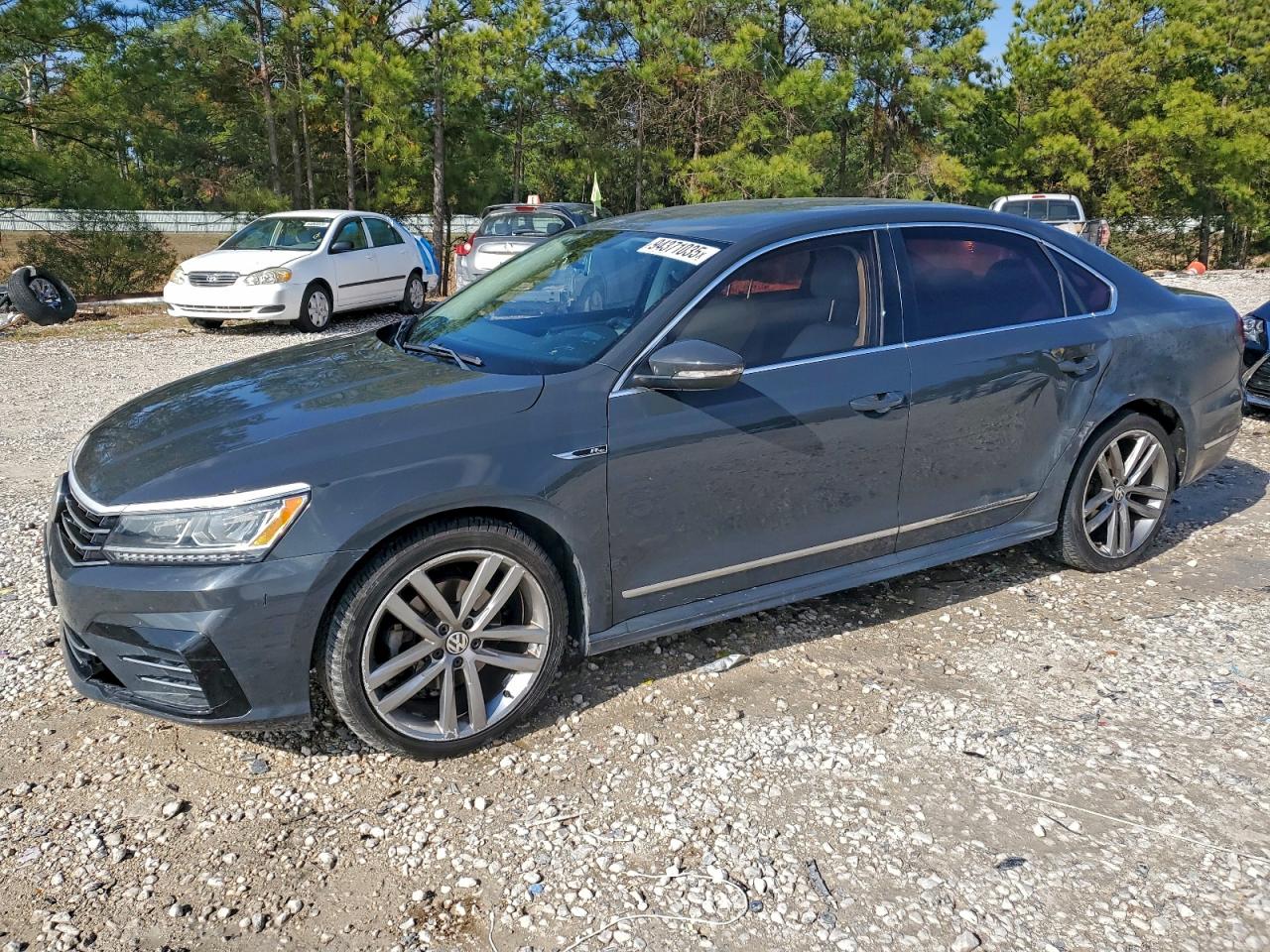 Volkswagen Passat R-line Image 1