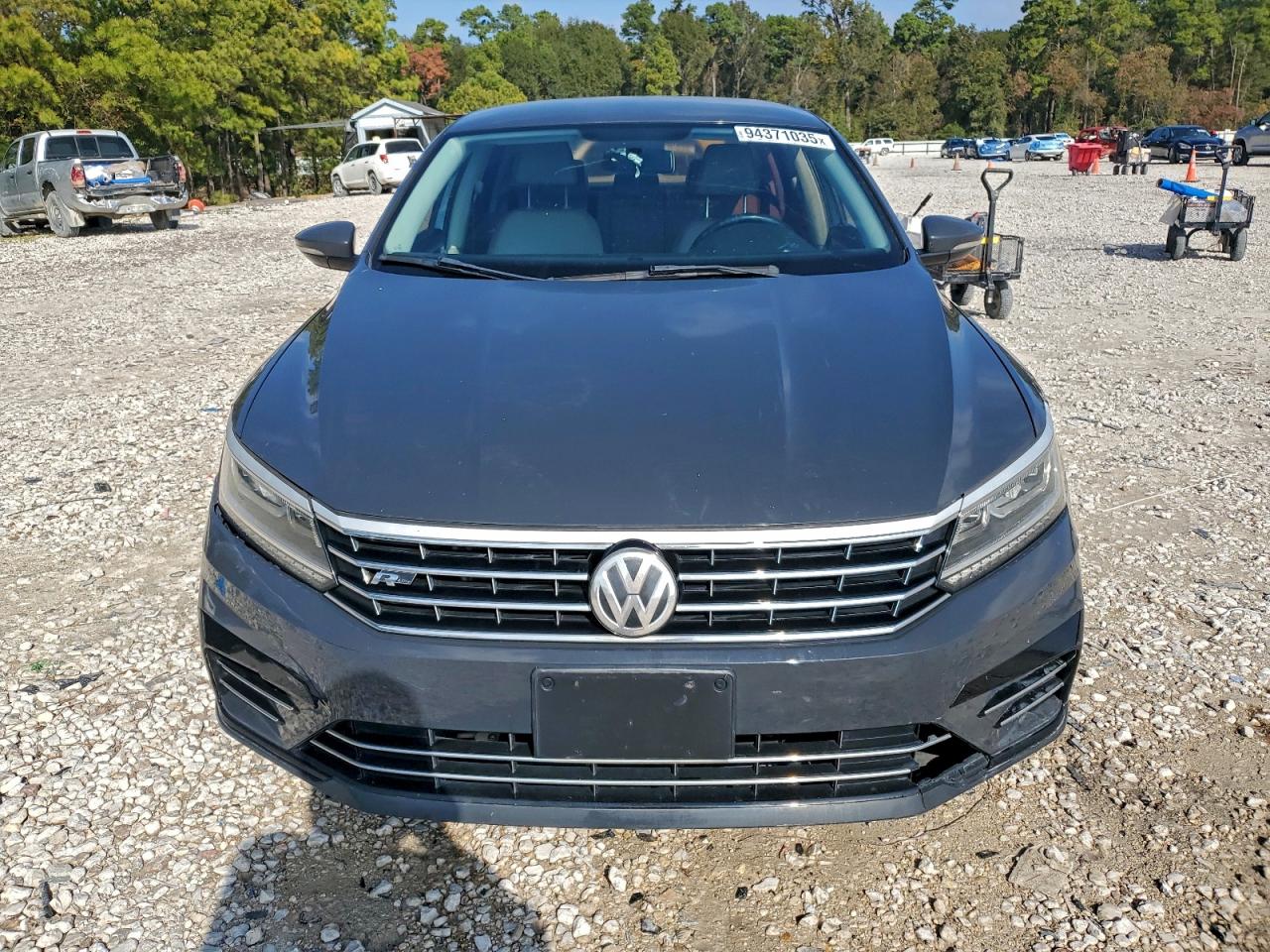 Volkswagen Passat R-line Image 7