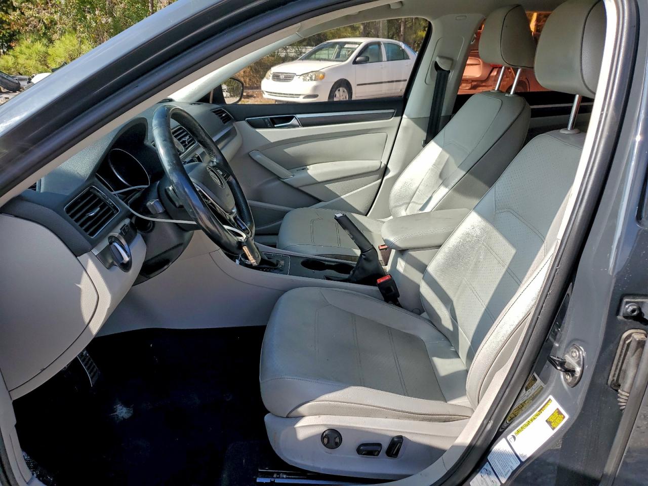 Volkswagen Passat R-line Image 5