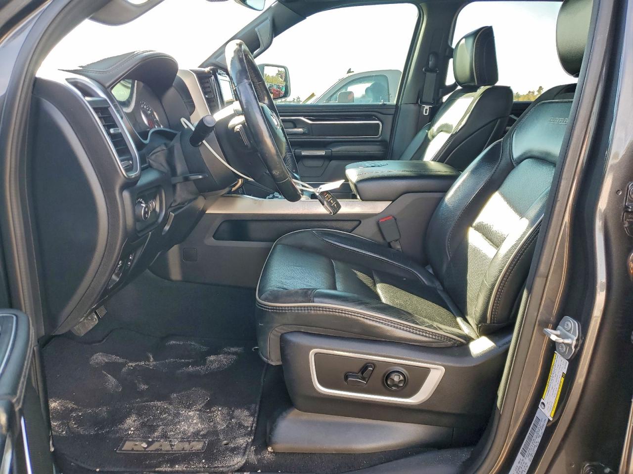 Ram 1500 Laramie Image 3