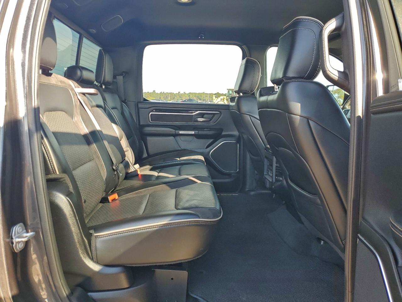 Ram 1500 Laramie Image 4