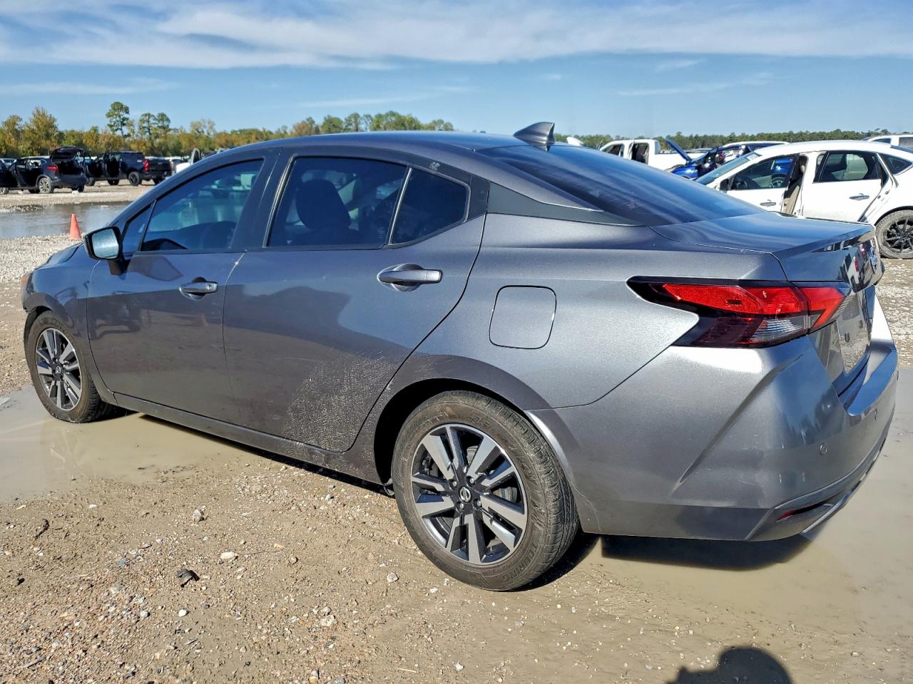 Nissan Versa Sv Image 12