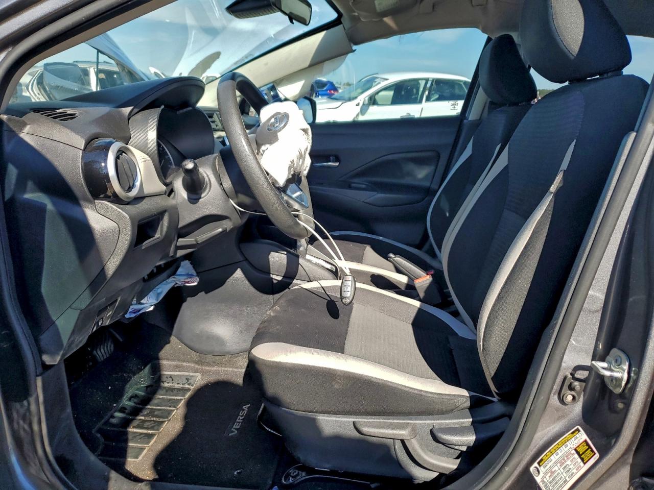 Nissan Versa Sv Image 5