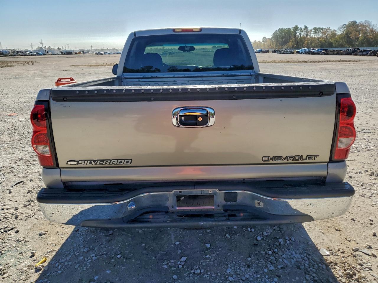 Chevrolet Silverado C1500 Image 11