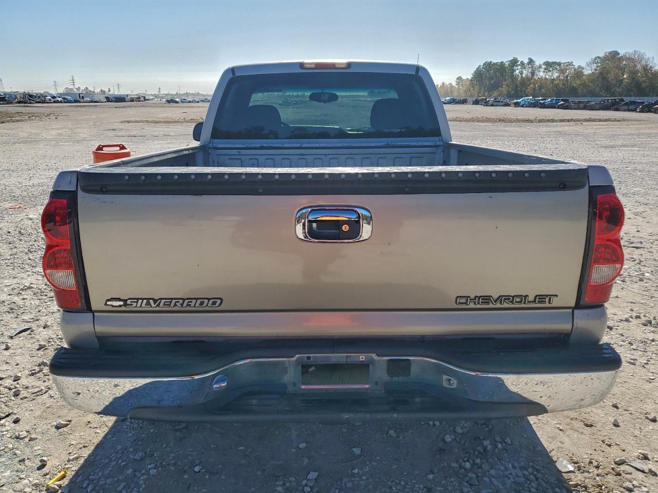 Chevrolet Silverado C1500 Image 10