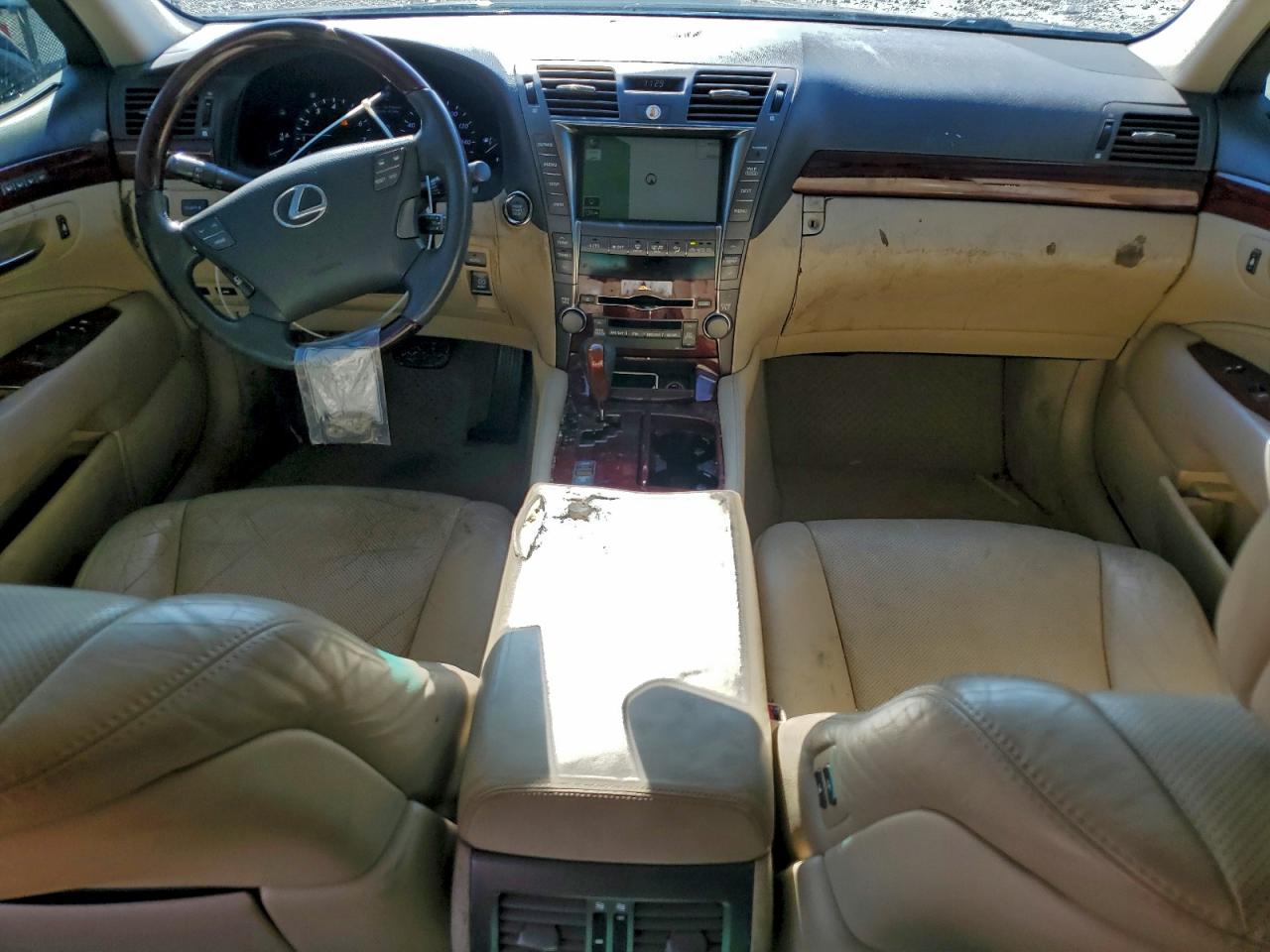 Lexus LS 460 Image 10