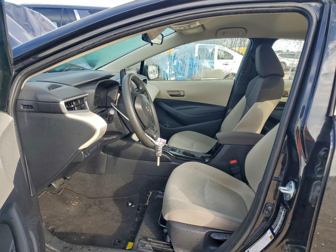 Toyota Corolla Le Image 6