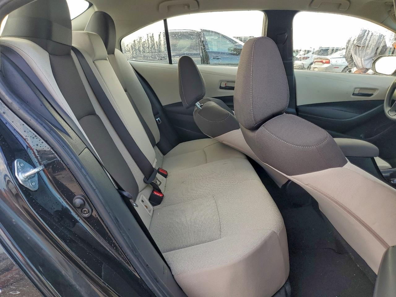 Toyota Corolla Le Image 9