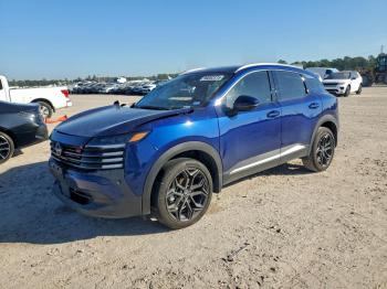  Salvage Nissan Kicks