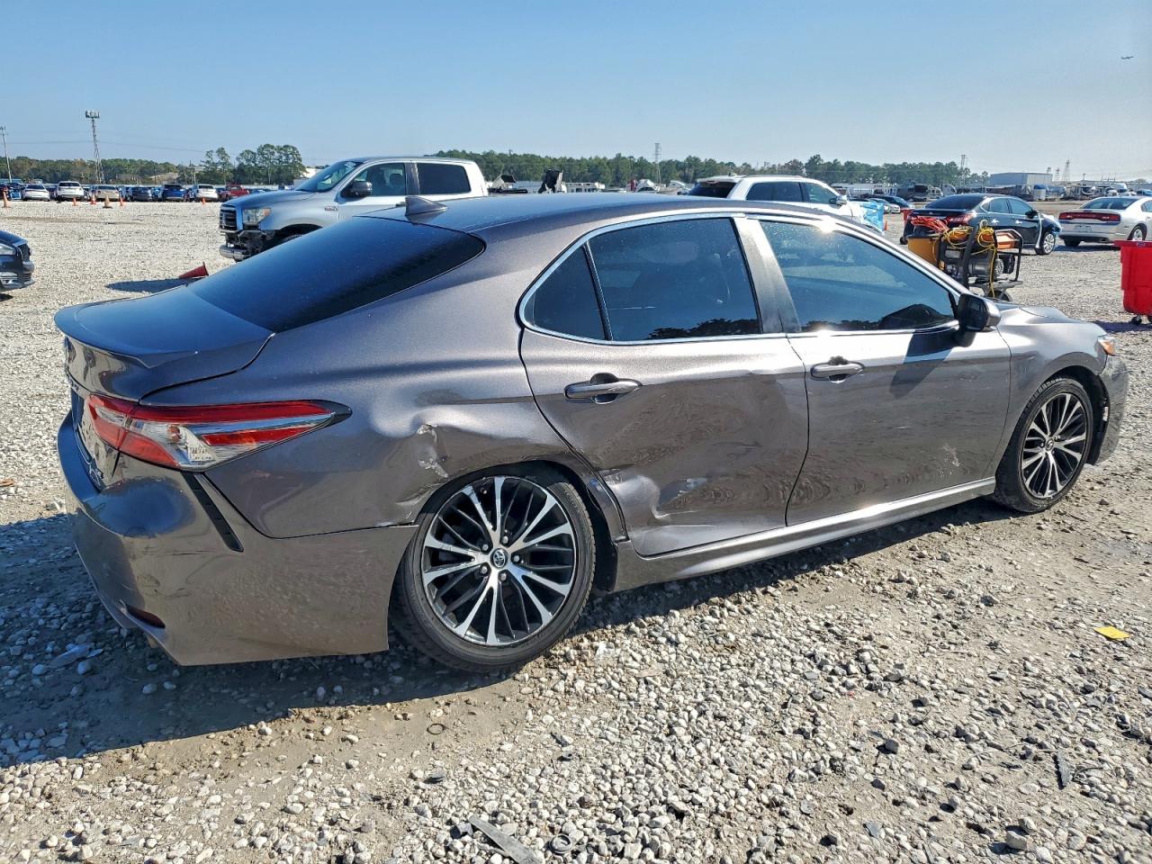 Toyota Camry L Image 7