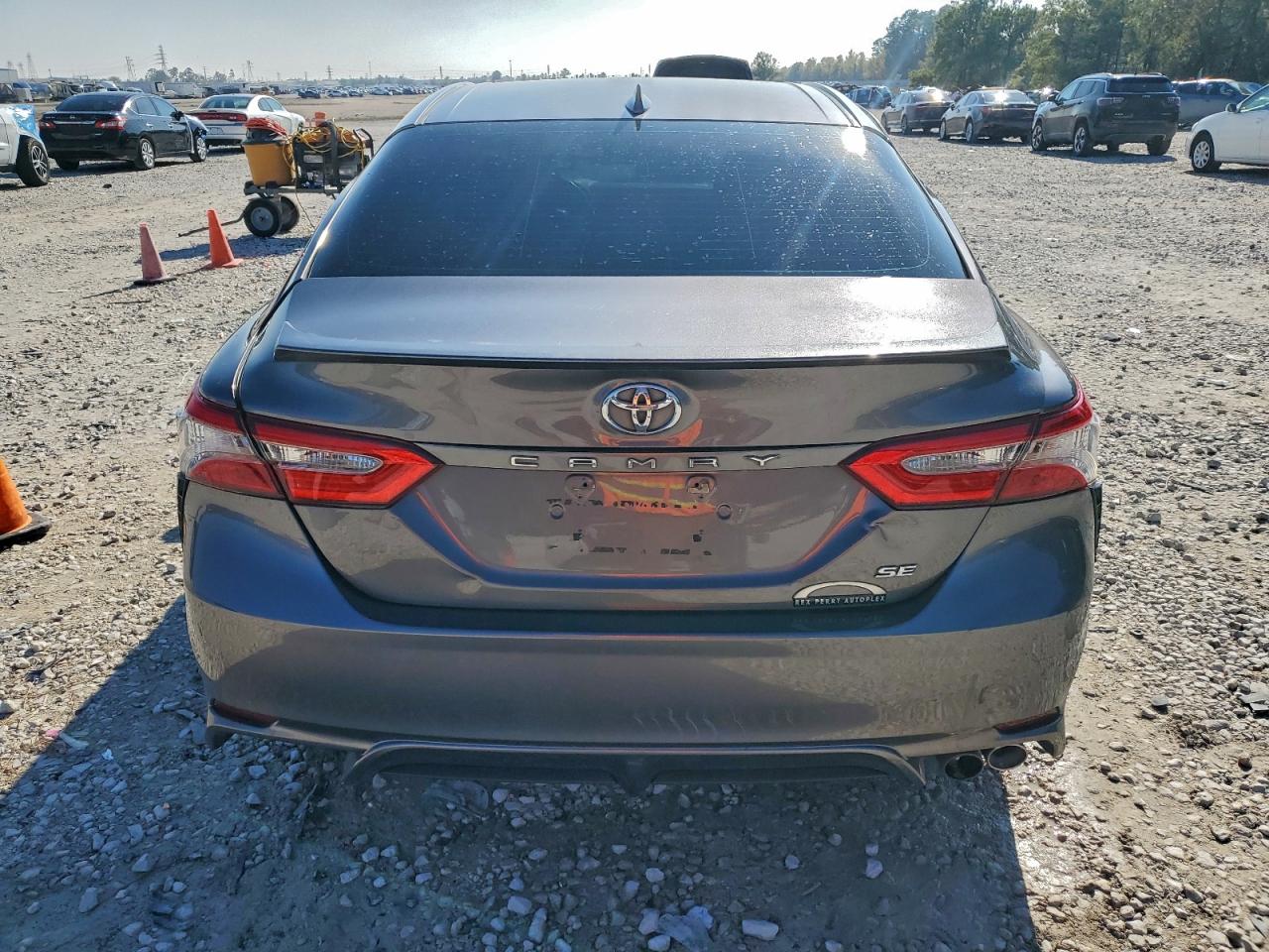 Toyota Camry L Image 5
