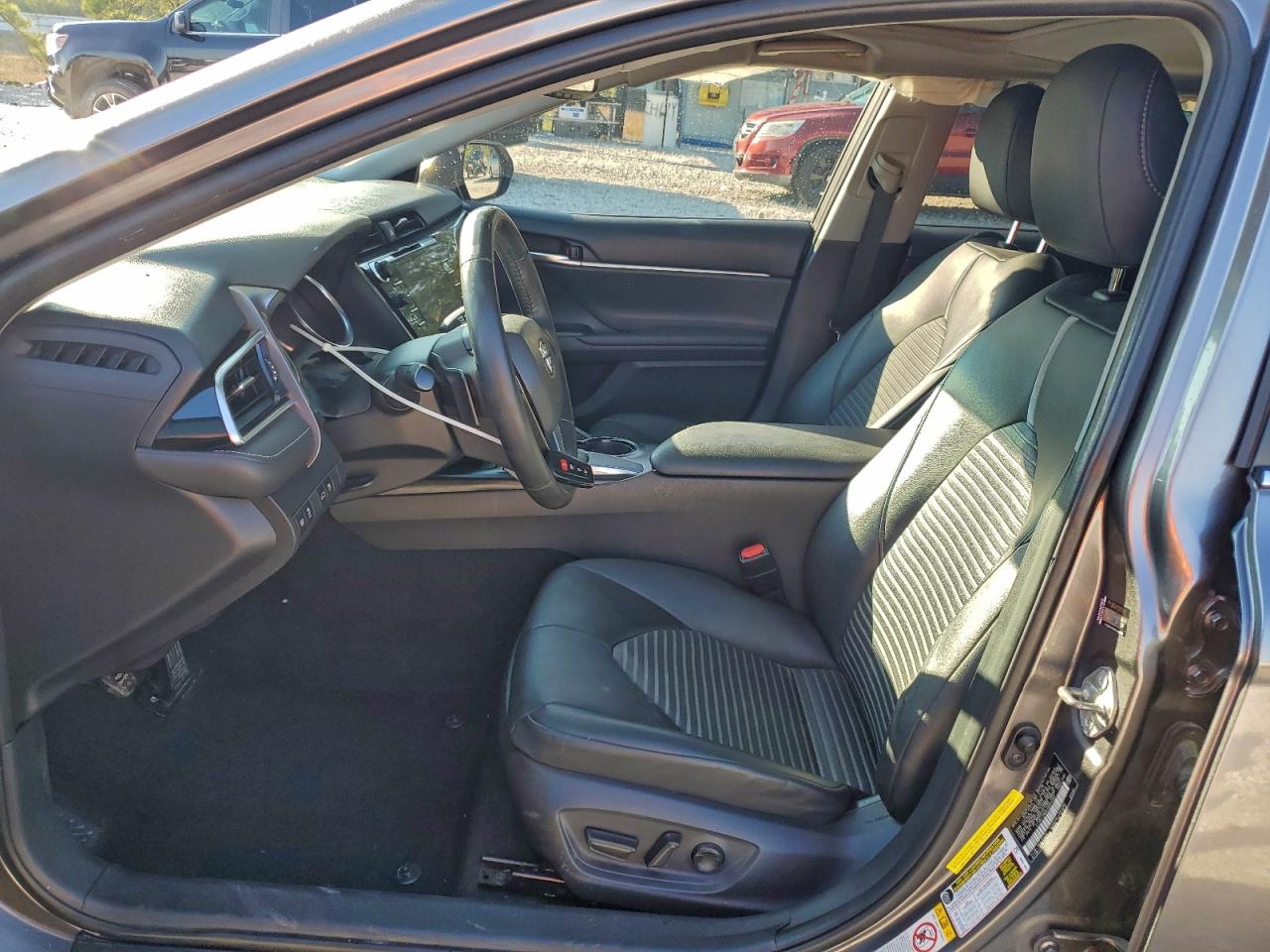 Toyota Camry L Image 4