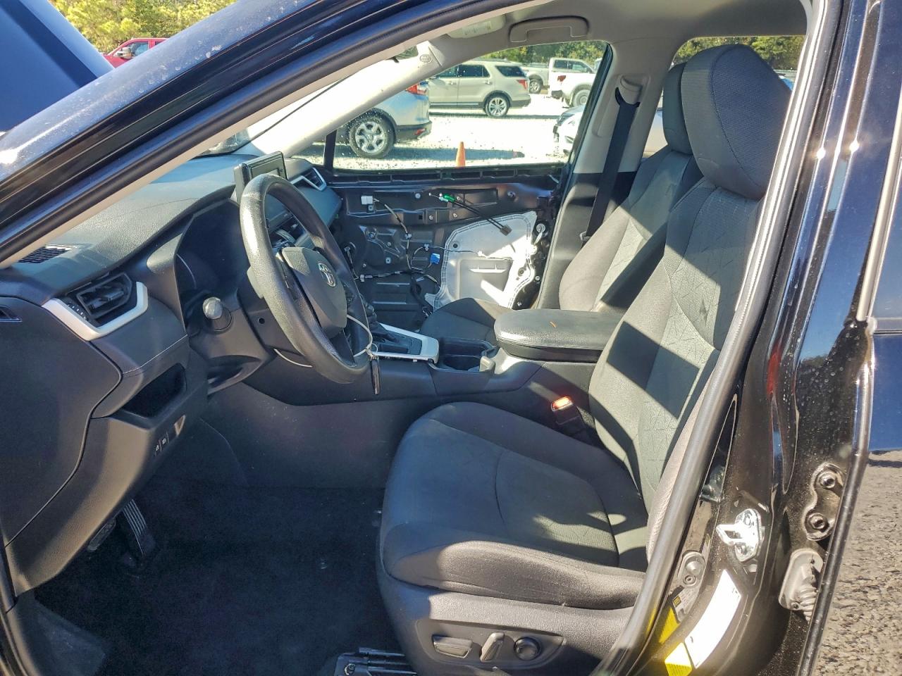 Toyota RAV4 Xle Image 2