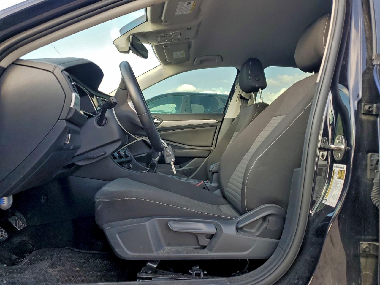 Volkswagen Jetta S Image 7