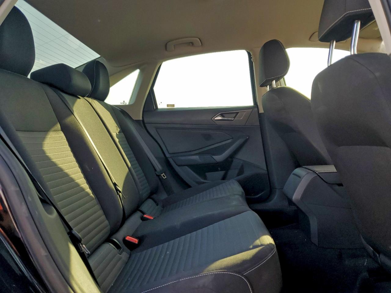 Volkswagen Jetta S Image 8