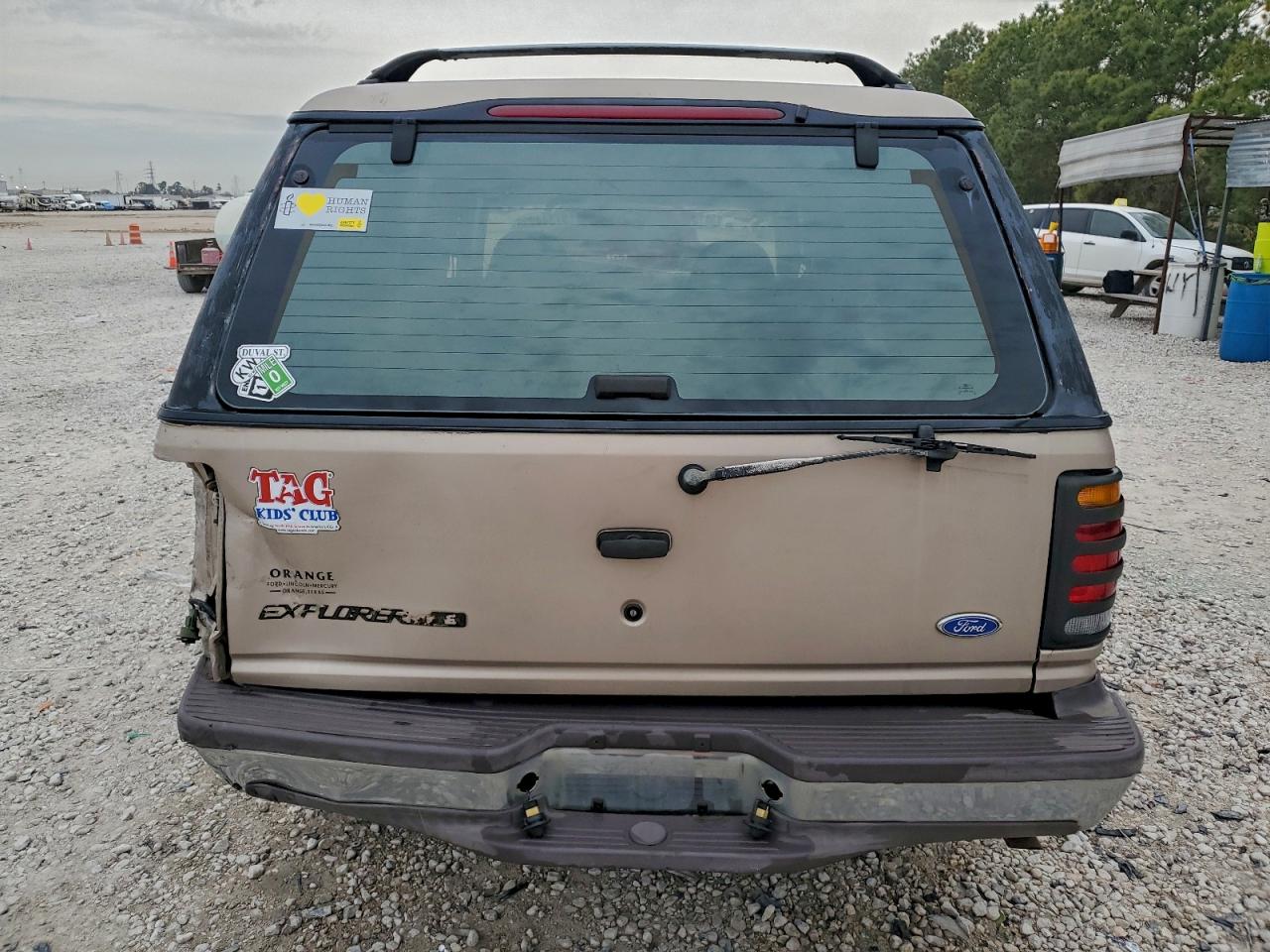 Ford Explorer Image 3