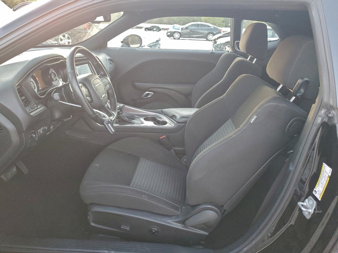 Dodge Challenger R/t Scat Pack Image 3