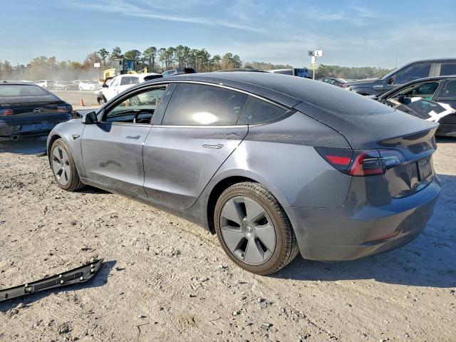 Tesla Model 3 Image 6