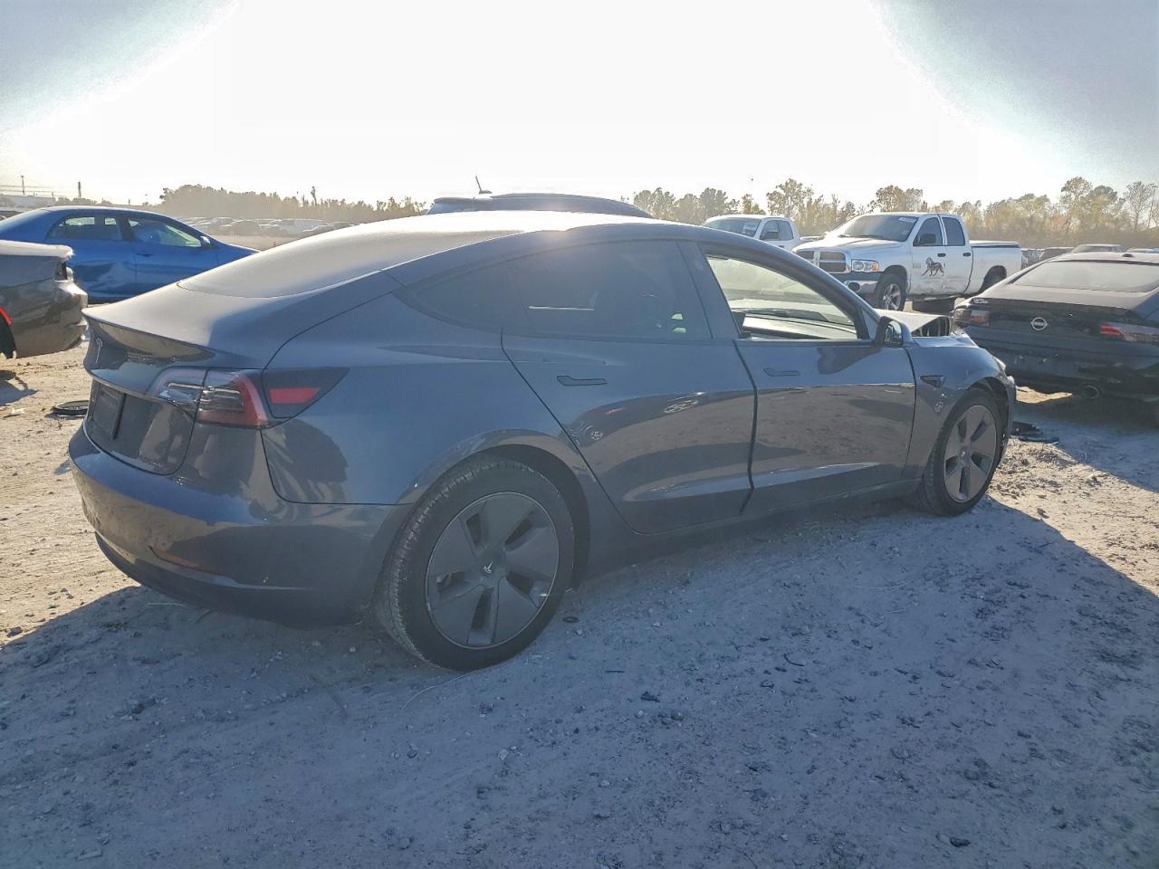 Tesla Model 3 Image 7