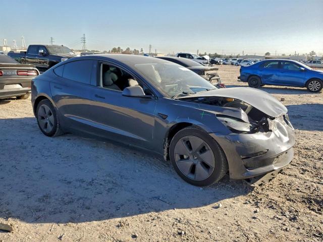Tesla Model 3 Image 10