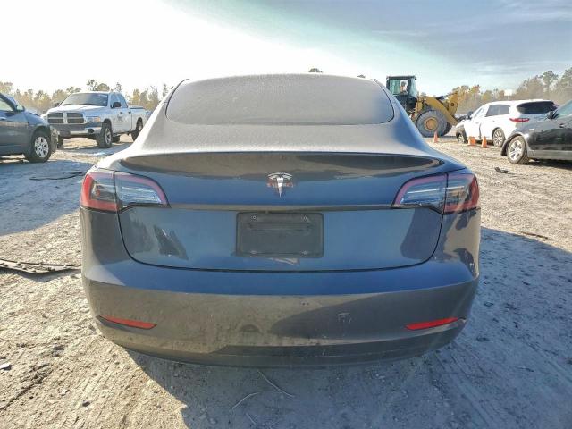 Tesla Model 3 Image 3
