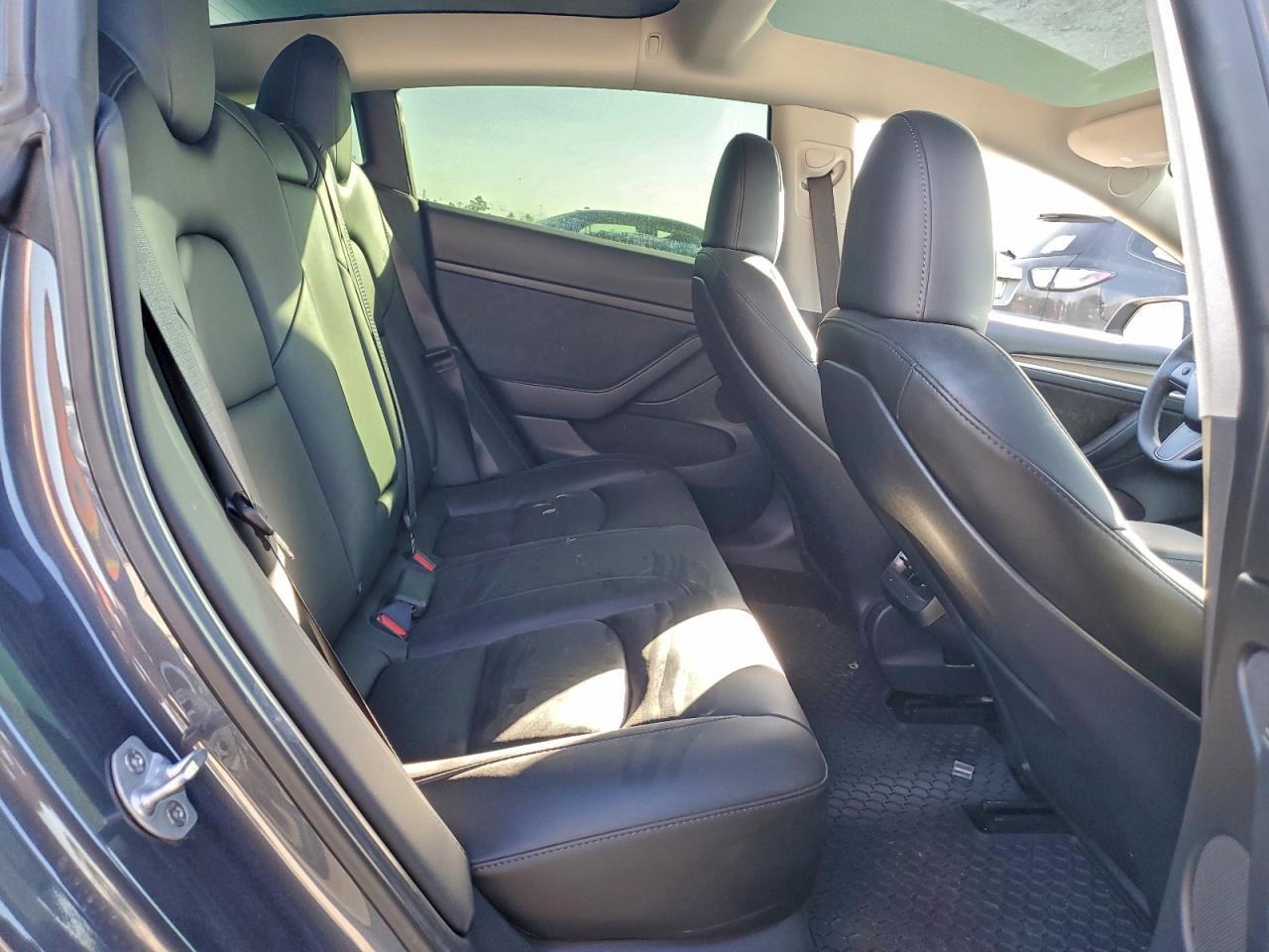 Tesla Model 3 Image 12