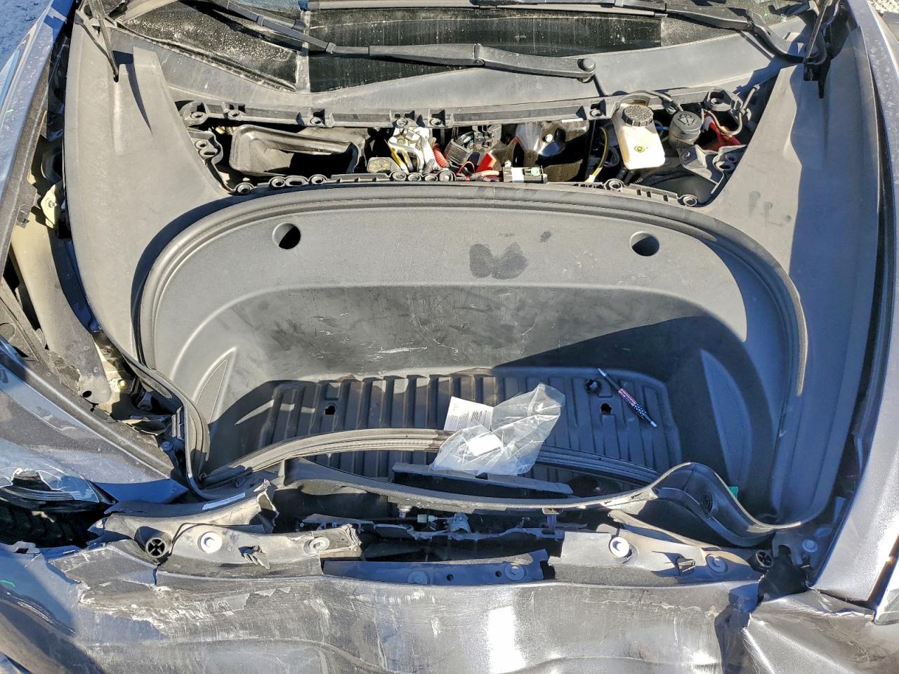 Tesla Model 3 Image 11