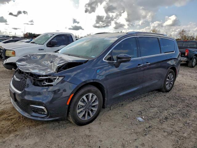  Salvage Chrysler Pacifica
