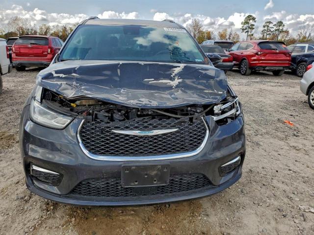 Chrysler Pacifica Hybrid Touring L Image 4