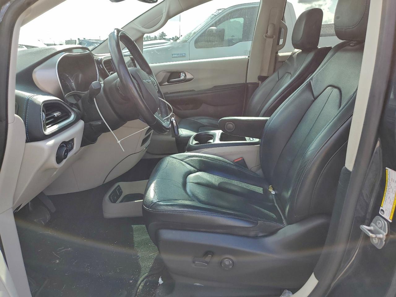 Chrysler Pacifica Hybrid Touring L Image 10