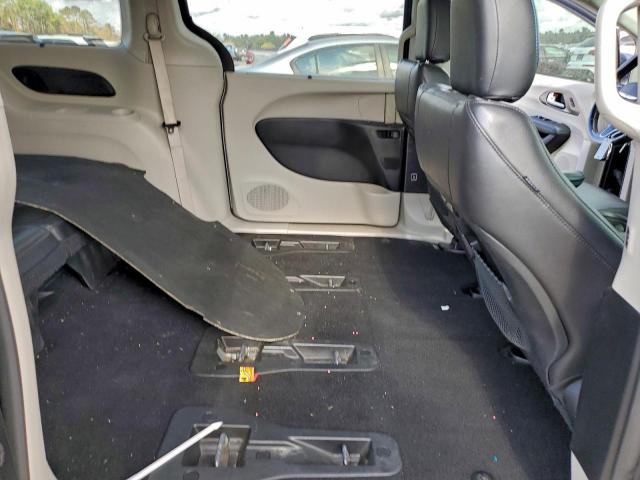 Chrysler Pacifica Hybrid Touring L Image 12