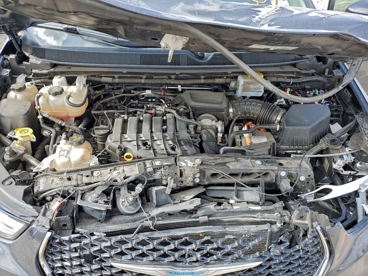 Chrysler Pacifica Hybrid Touring L Image 8