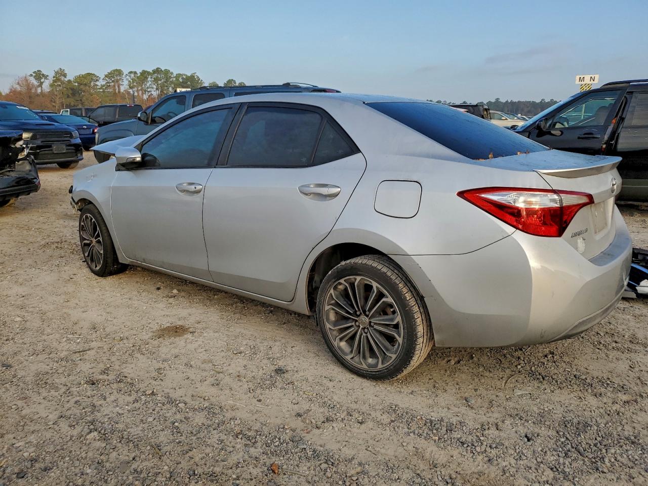 Toyota Corolla L Image 12