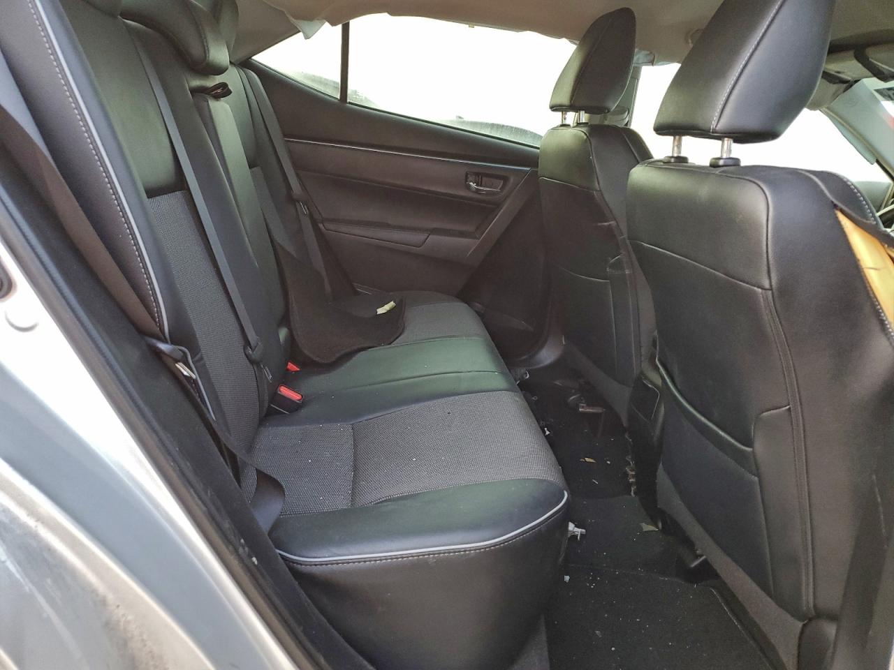 Toyota Corolla L Image 6