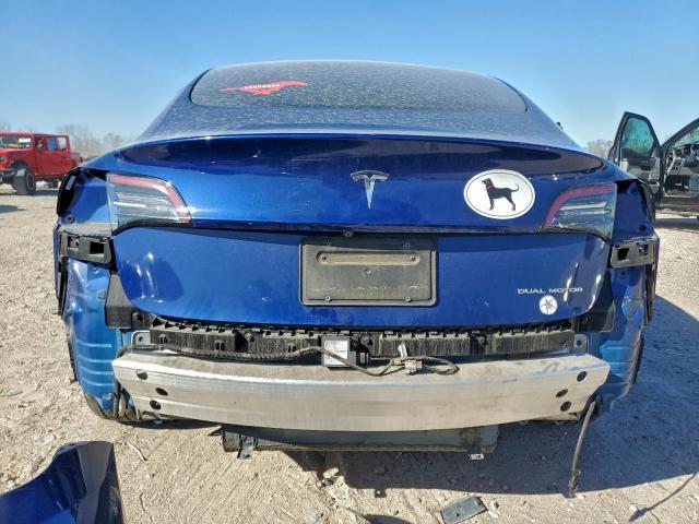 Tesla Model 3 Image 8