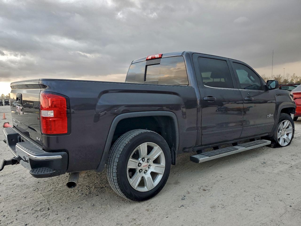 GMC Sierra C1500 Sle Image 2