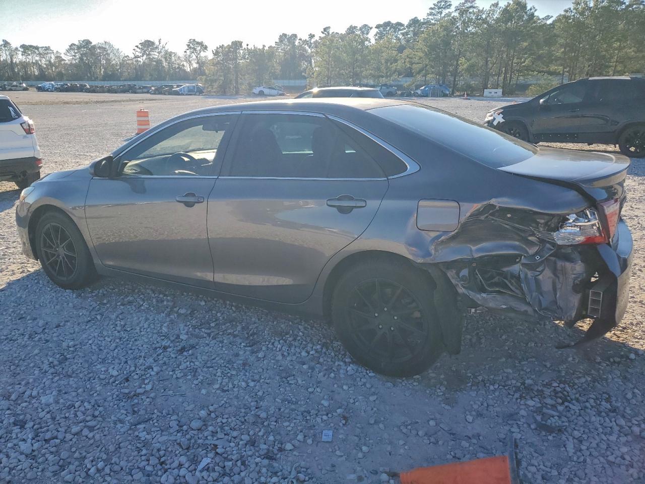 Toyota Camry Le Image 2