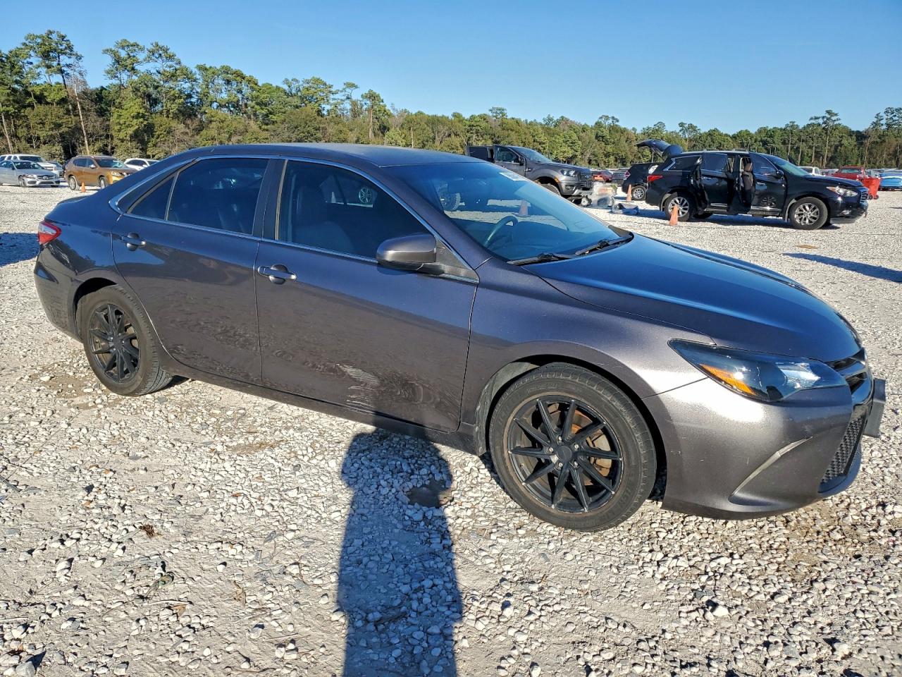 Toyota Camry Le Image 10